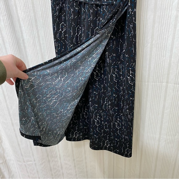 NWT🌺 Apt 9 black faux wrap geometric pattern dress with tie waist - Picture 6 of 9